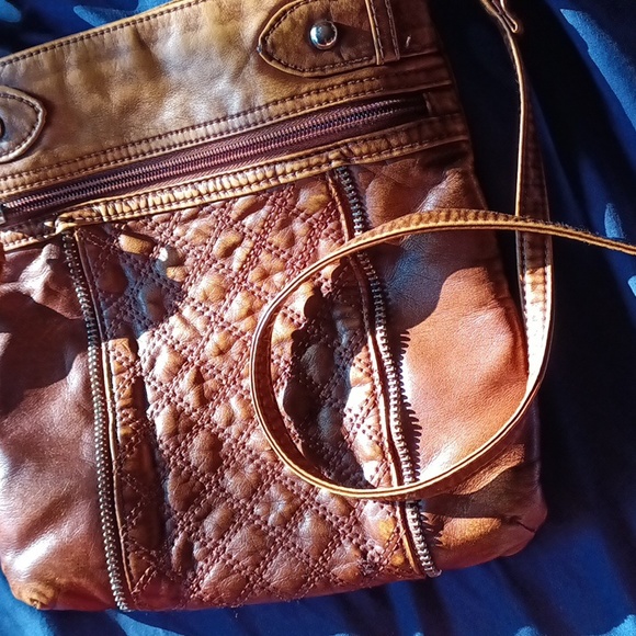 Vintage Leather style purse squarish with quilt pattern studs and zippers. - Picture 4 of 8